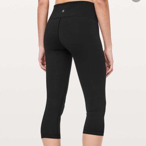 Lululemon - Cropped Wunder Under